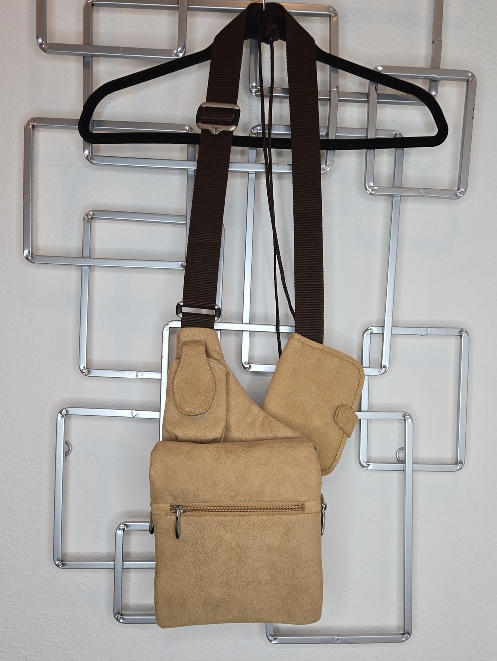NWOT Travelon Tan Faux Suede Crossbody Purse Bag Passport ID Wallet Anti Theft